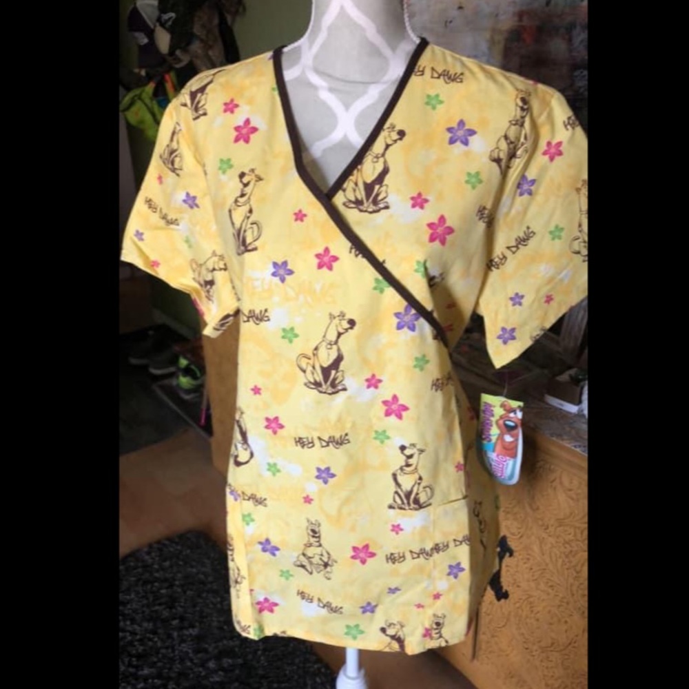 BNWT Scrub Top Scooby Doo